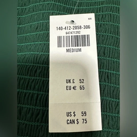 NWT Abercrombie & Fitch Women's Green Blouse with floral pattern.
Size: Médium - Picture 6 of 8